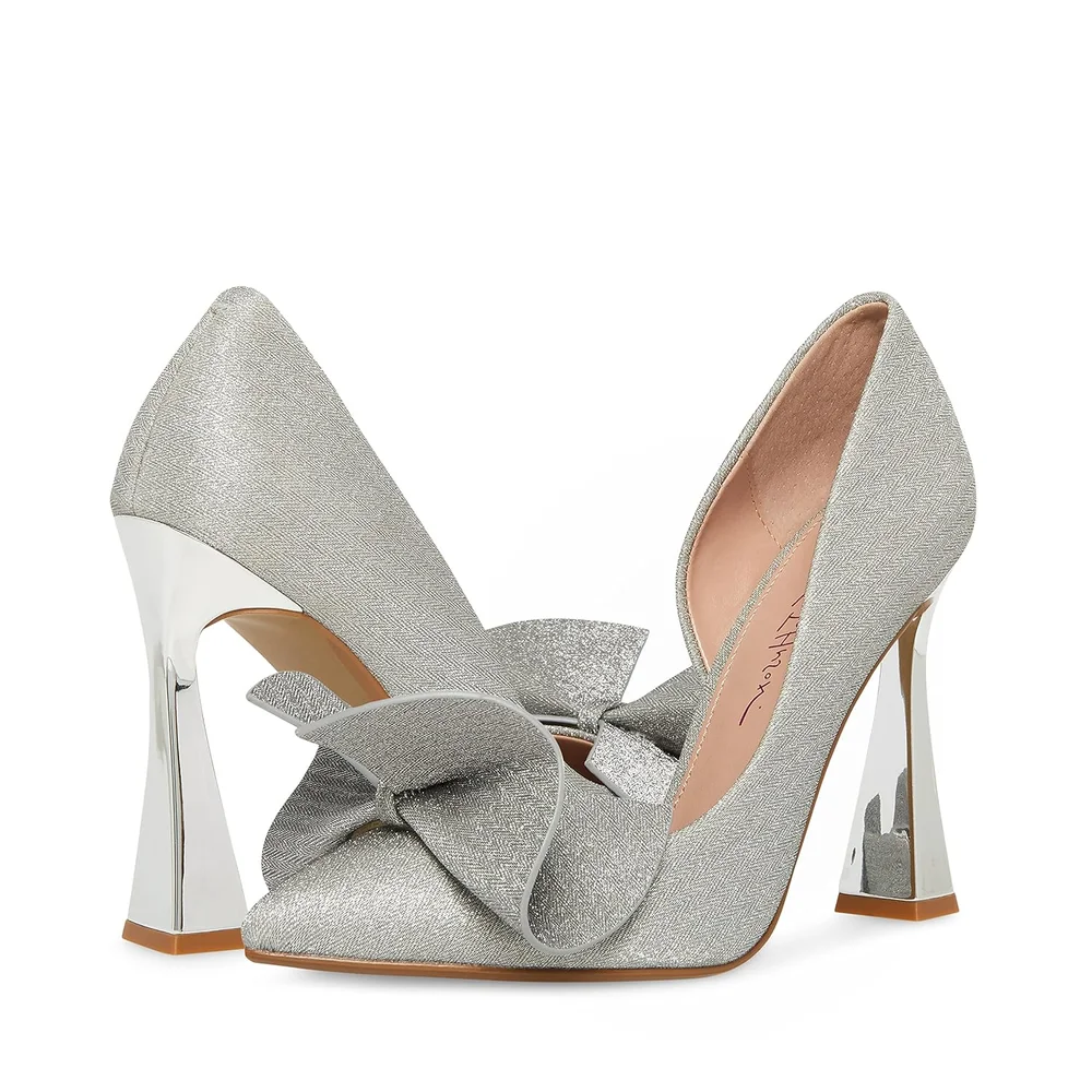 Nobble Bow Pump