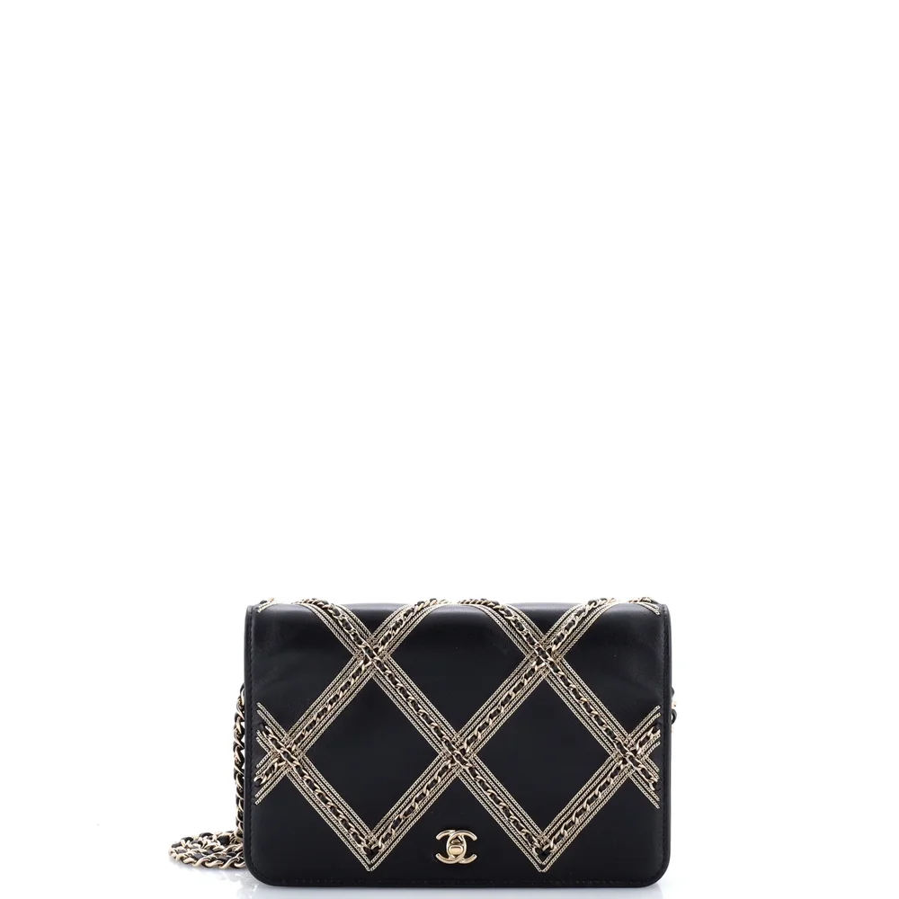 Pre-Owned Wallet on Chain Chain Embellished Quilted Lambskin