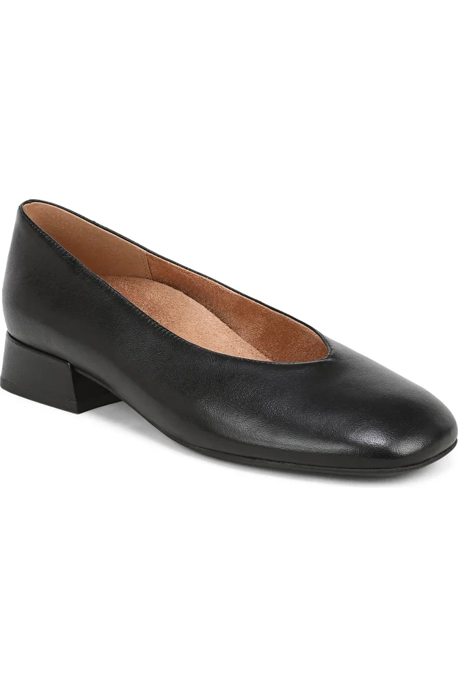 Petra Leather Pump