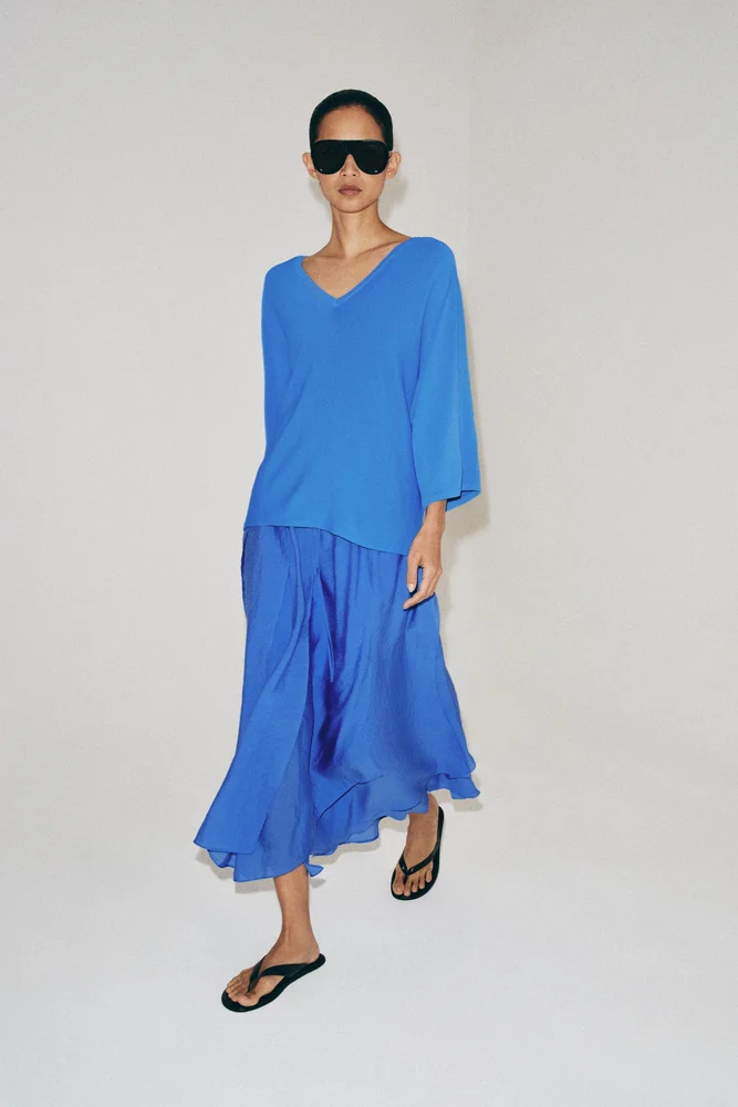 FLOWY V-NECK KNIT JUMPER