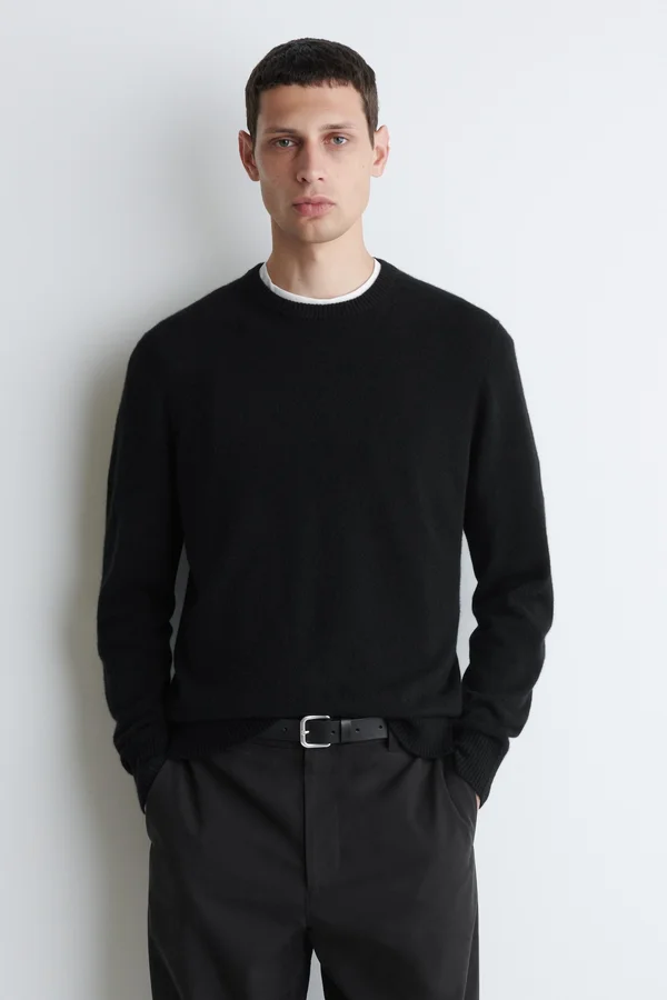 SEAMLESS CASHMERE CREW-NECK SWEATER - BLACK