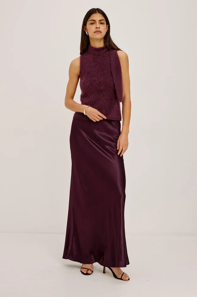 Romina Skirt, Wine