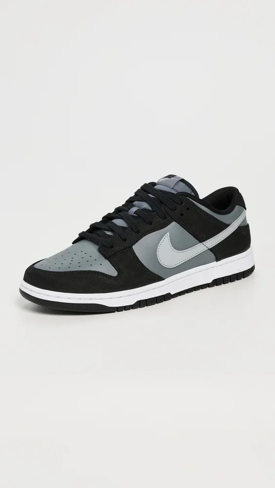 Nike Dunk Low Sneakers