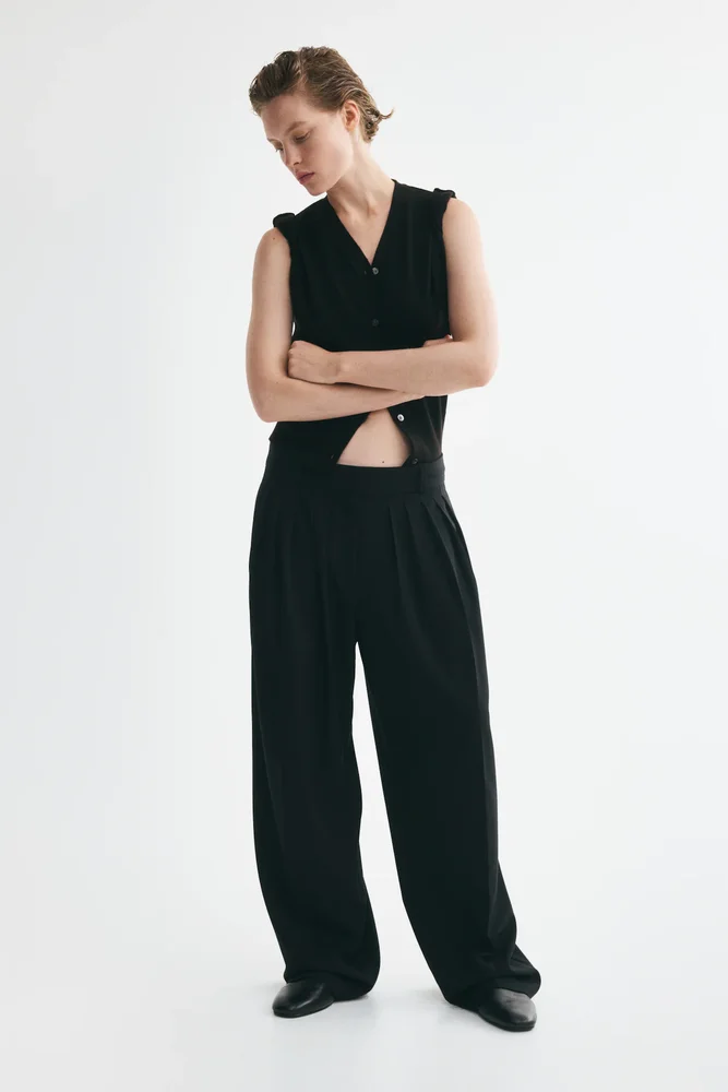 Wide-Leg Pleated Pants, Black