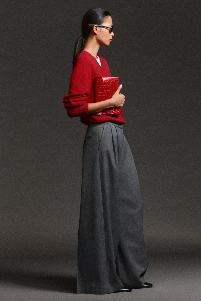 Pleated wide-leg pants