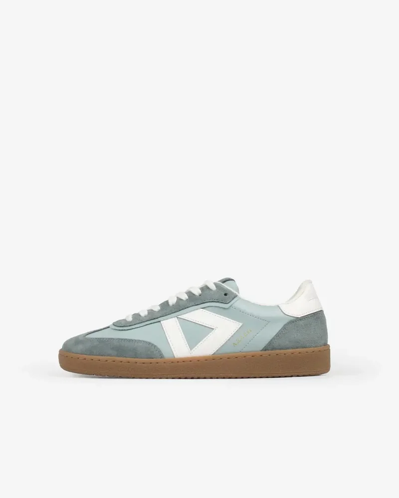 Hera Retro Low-Top Sneaker