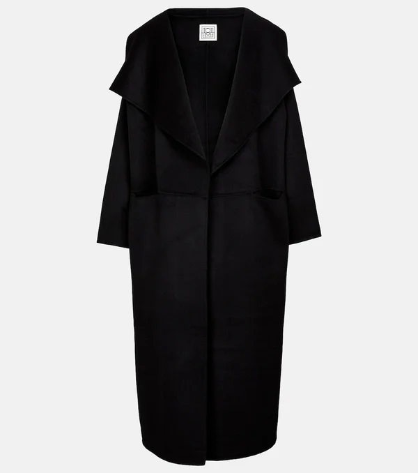 Signature wool and cashmere coat in black - Toteme