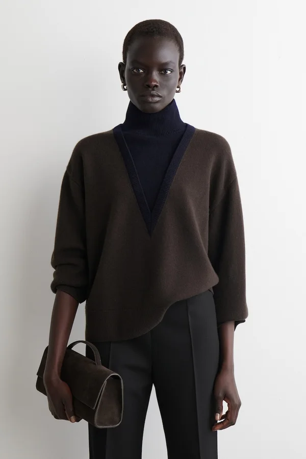 LAYERED MERINO WOOL TURTLENECK SWEATER - BROWN / NAVY