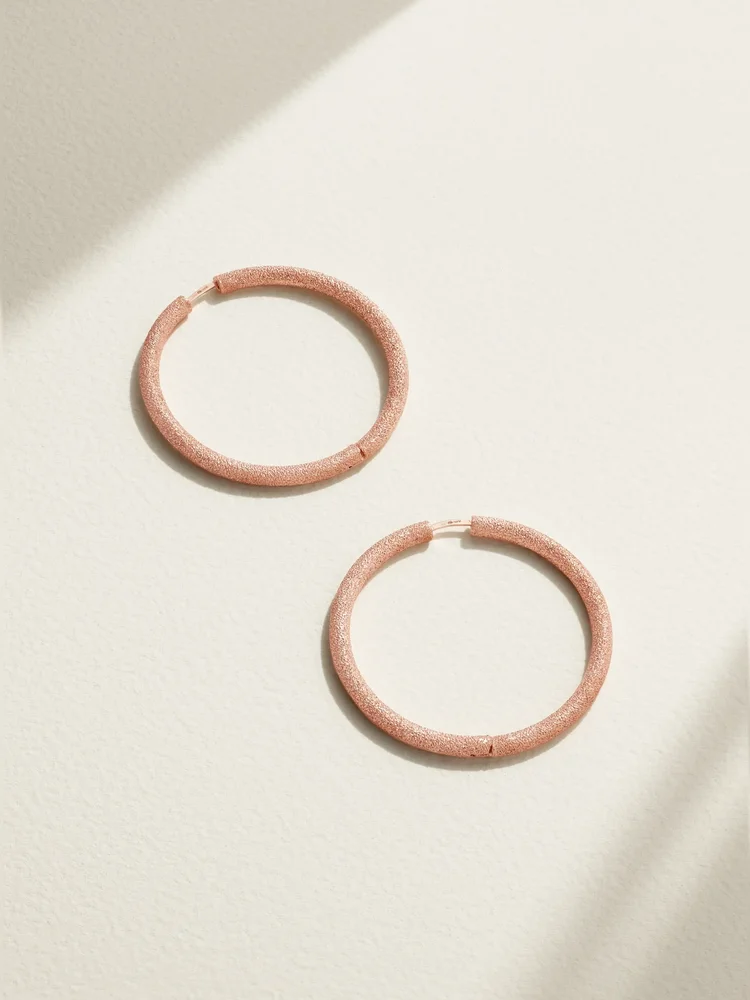 Florentine Finish large 18-karat rose gold hoop earrings