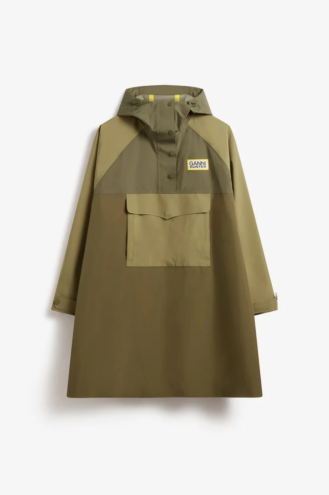 Poncho in 10K Waterproof Shell, Military Olive