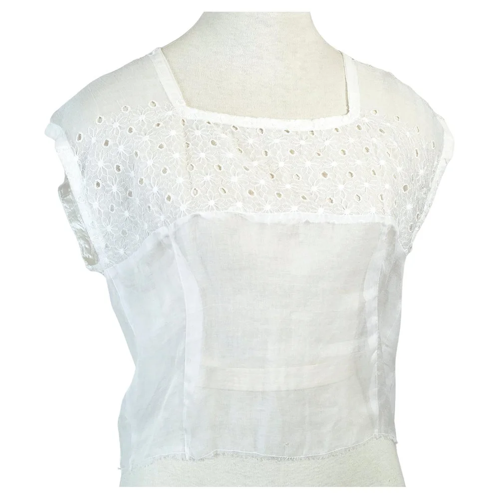 Edwardian Sheer White Organdy Eyelet Cap Sleeve Blouse w Square Neck – S, 1910s