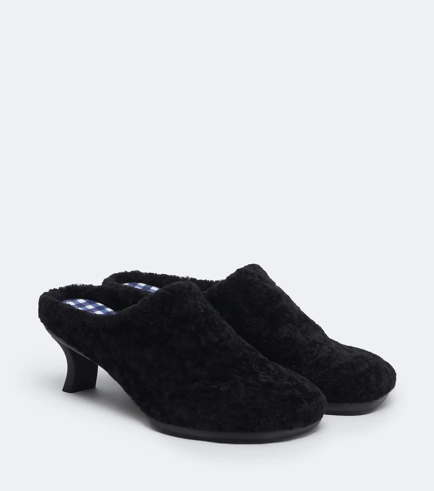 Dive shearling mules