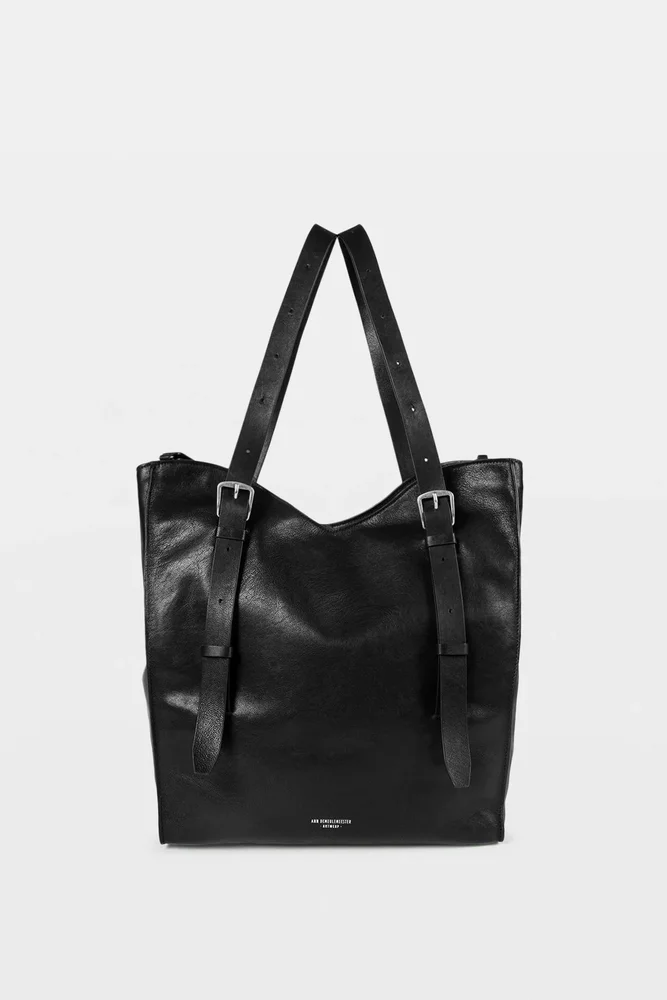 Akim Medium Shoulder Bag