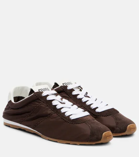 Plume suede-trimmed sneakers (brown)