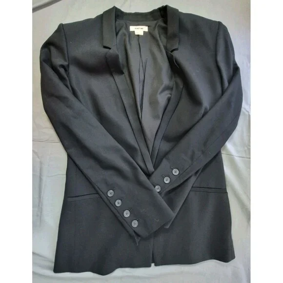 Minimalist Single-Button Wool Blazer