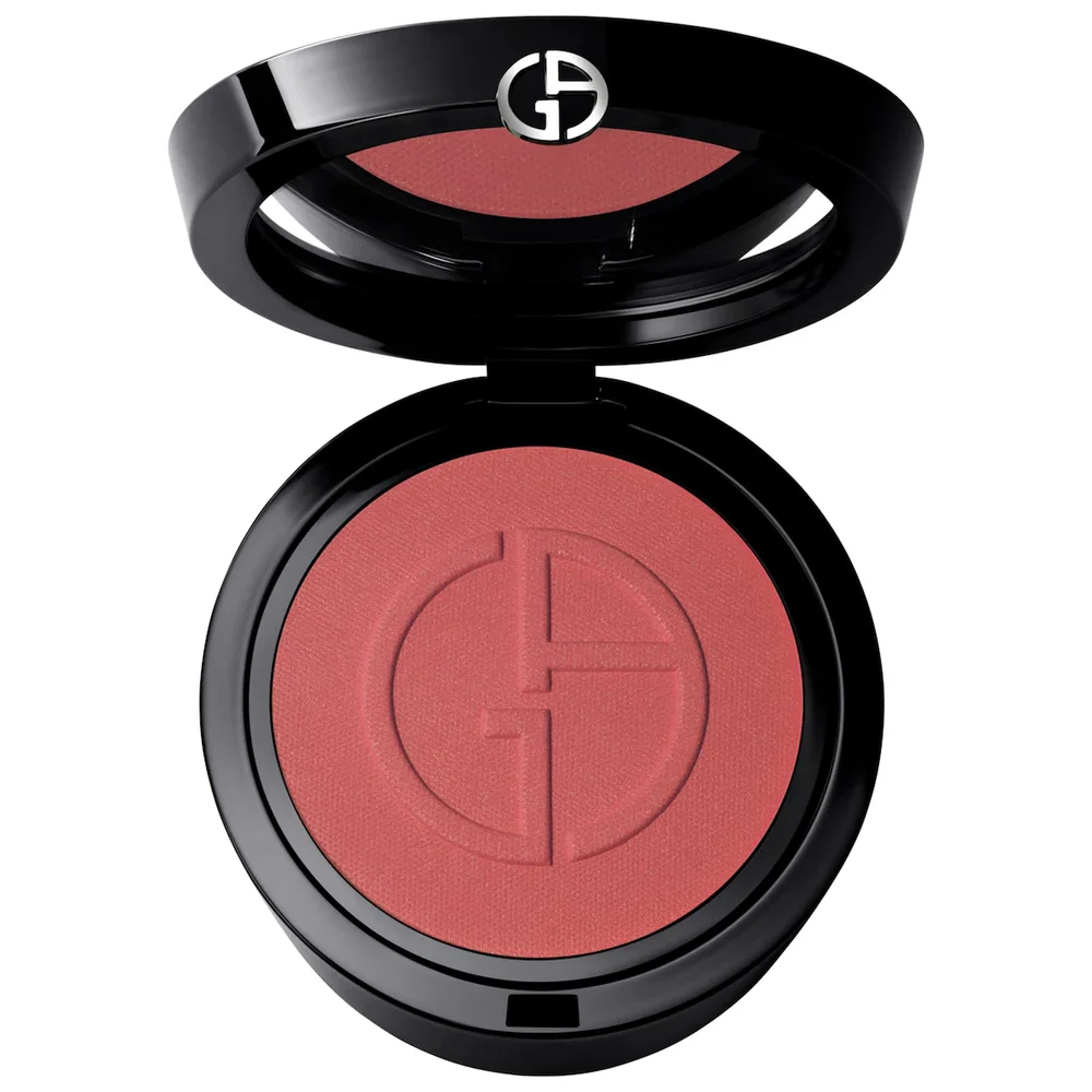 Luminous Silk Blurring Natural Glow Powder Blush in 61 Desire