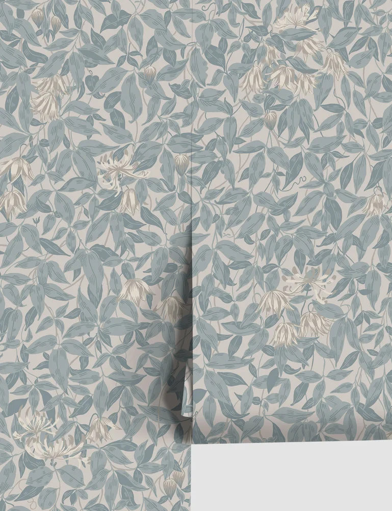 Linnea Wallpaper by Sandberg, Misty Blue
