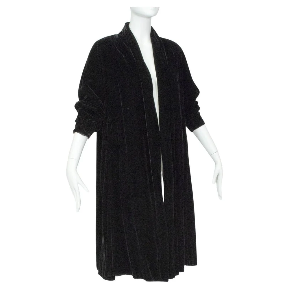 Black Silk Velvet Opera Clutch Swing Coat with Balloon Raglan Sleeve – S, 1950s