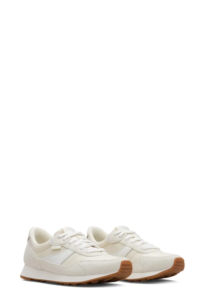 Siena Hands-Free Walking Sneaker