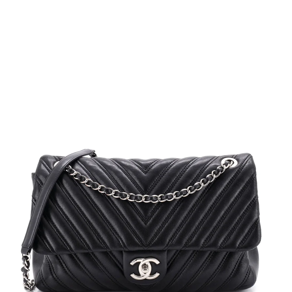 Pre-Owned Chanel Double Stitch Flap Bag Chevron Lambskin Jumbo