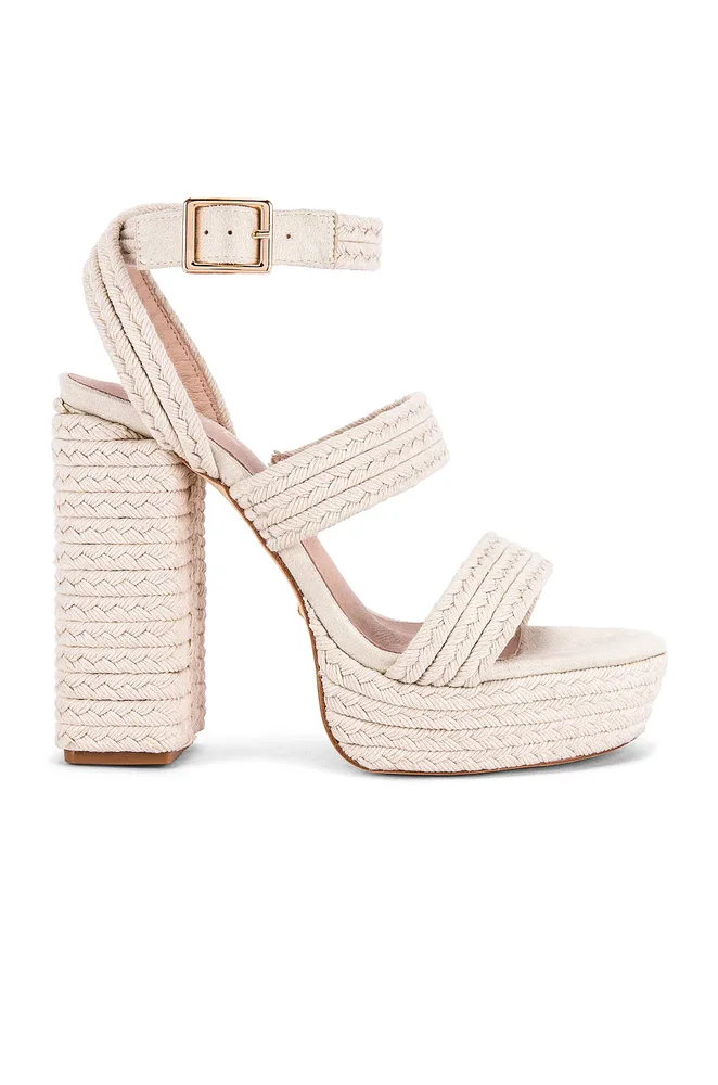 Akita Heel