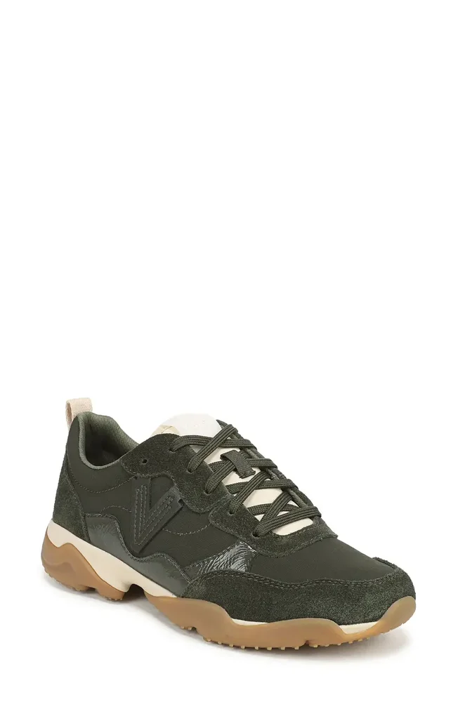 Walk Slim Glide Sneaker