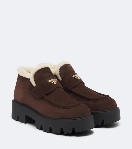 Shearling-lined suede ankle boots (brown, lug sole)