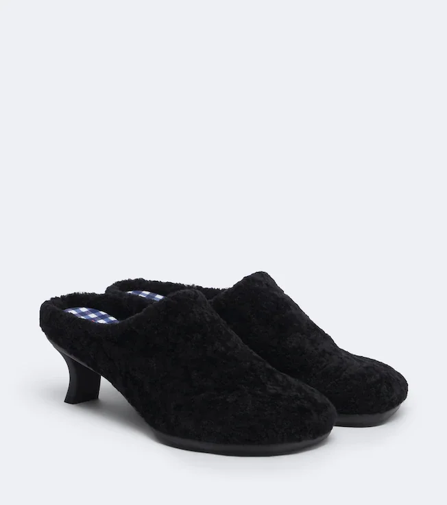 Dive shearling mules