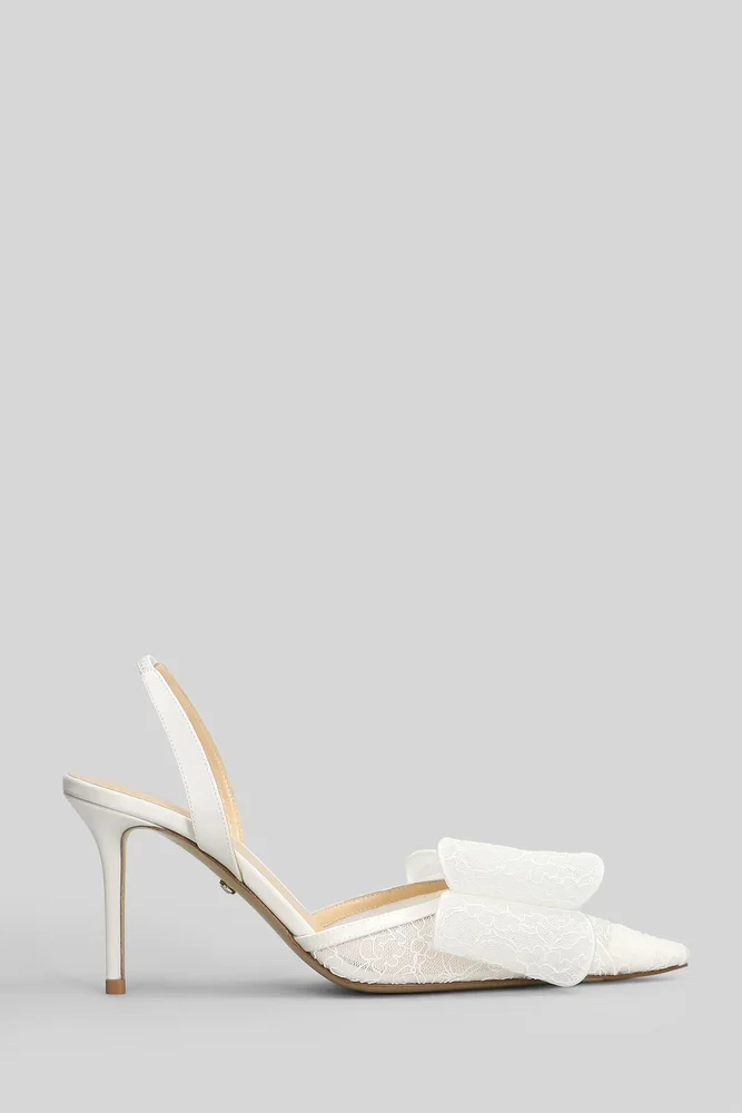 Le cadeau Pumps in white tulle