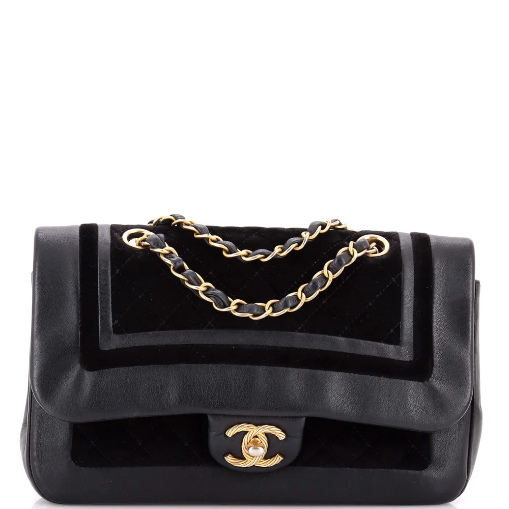 Pre-Owned Chanel Paris-Cosmopolite Textured CC Flap Bag Lambskin and Quilted Velvet Medium