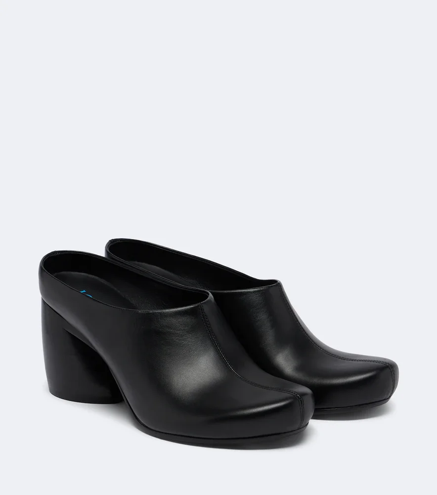 Oval leather mules