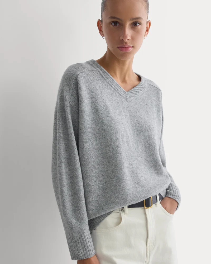 CASHMERE HIGH V BOYFRIEND SWEATER | GREY