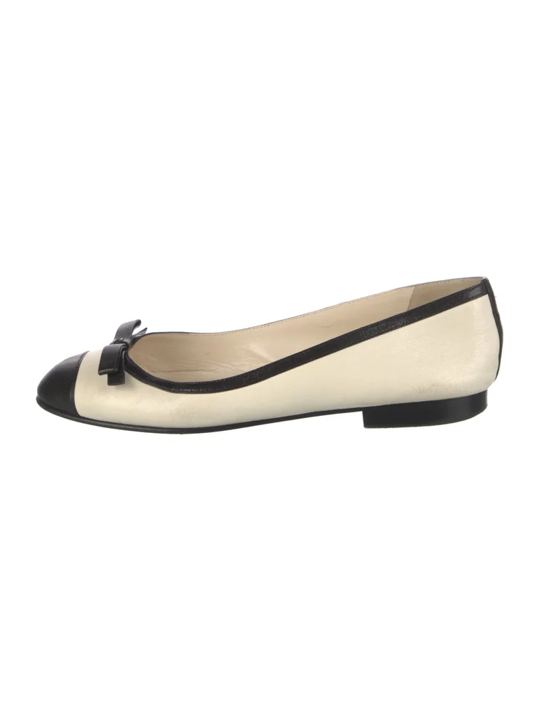 Pre-Owned Vintage 2009-2010 White and Black Cap-Toe Ballet Flats