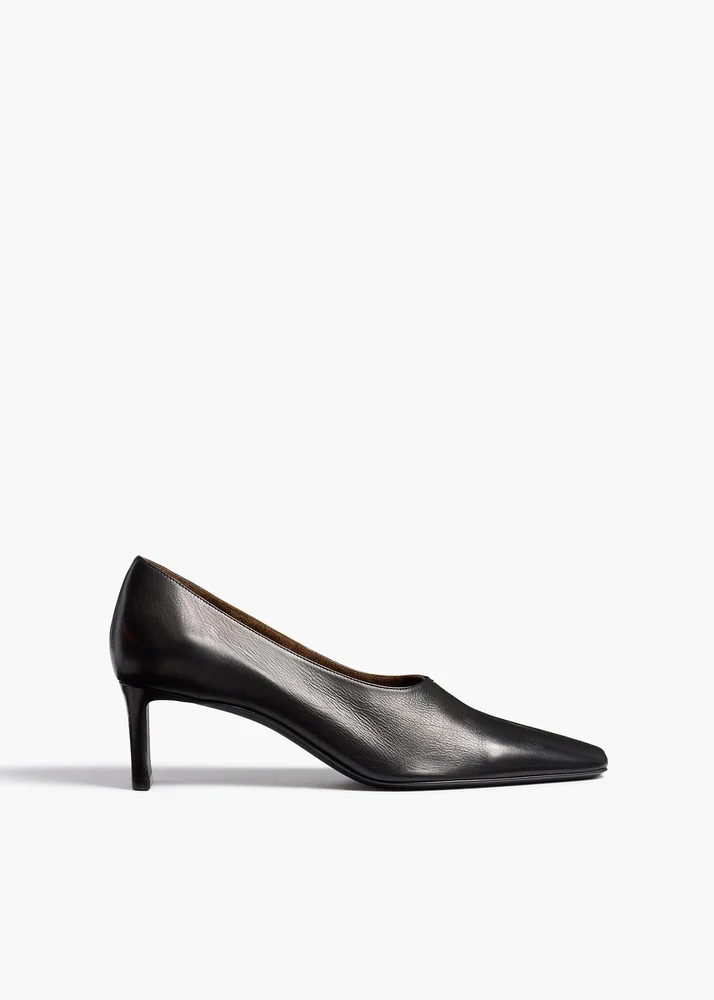 Cecilia Pump in Black Leather