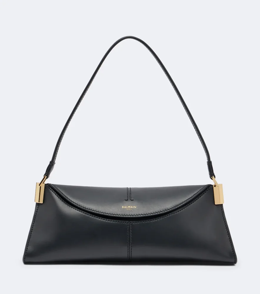 64-83 Small leather shoulder bag