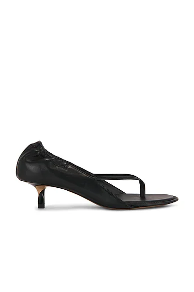 Les Sandales Nu-Pieds B