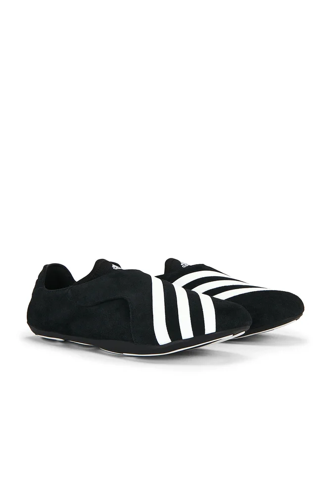 x Pharrell Williams Yoga Vario Sneaker in Black White