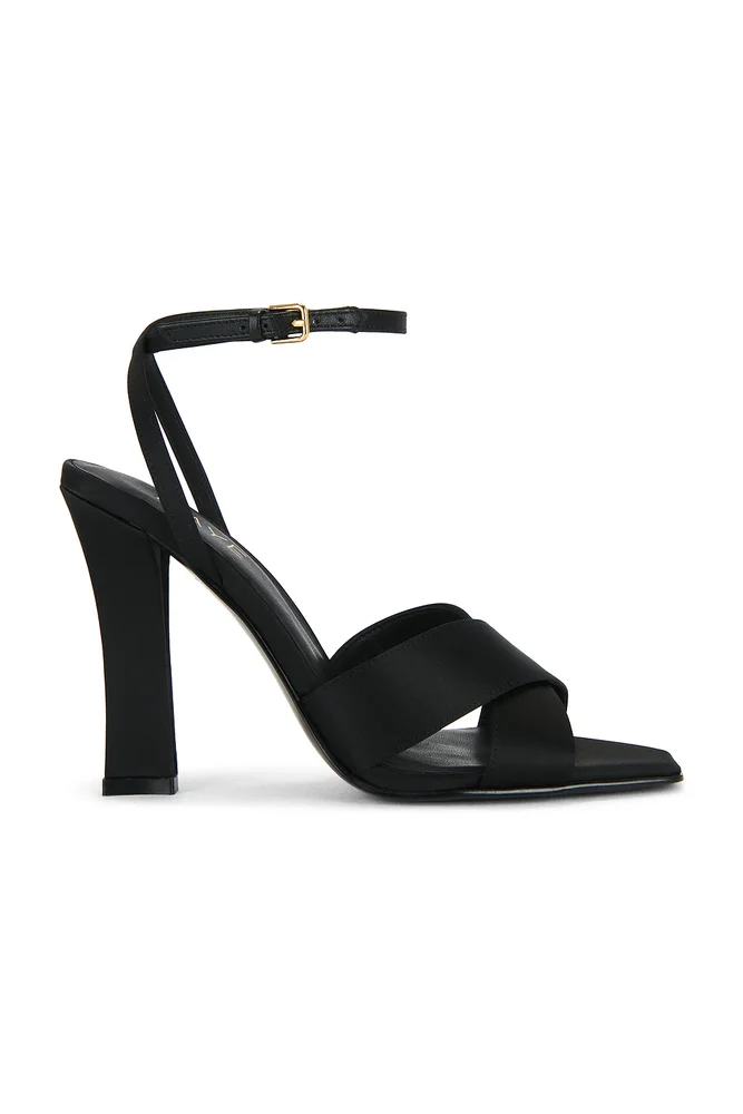 Hanni Sandal