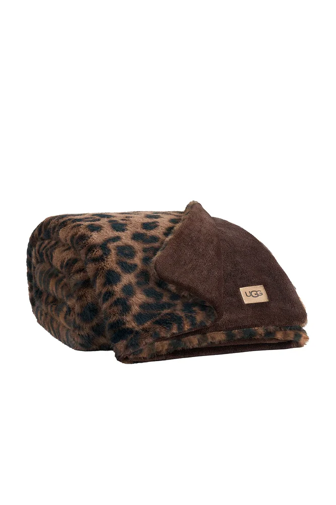 Everett Throw