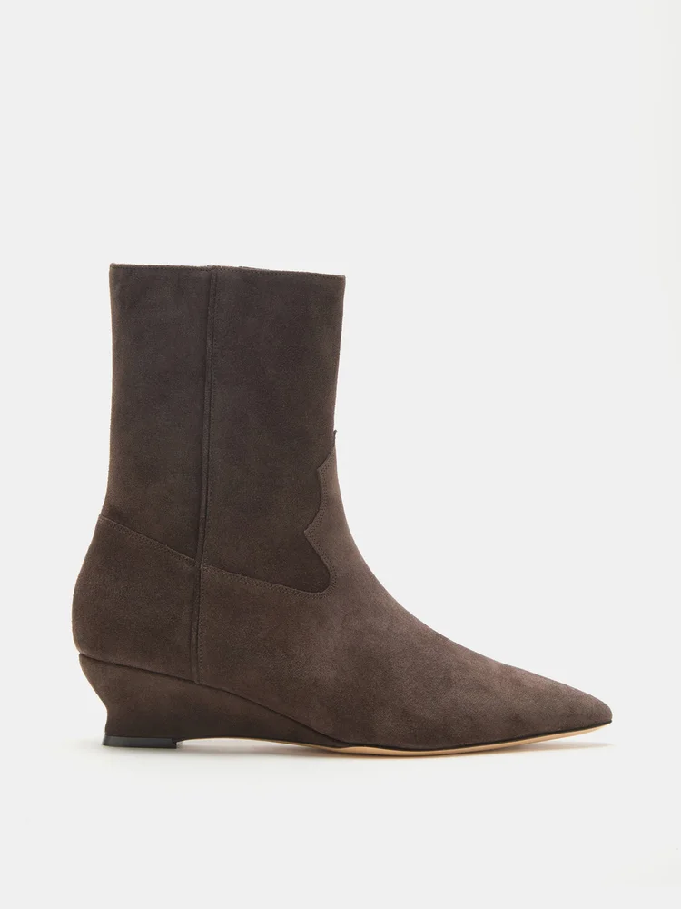 Camille Boot in Pepper Suede