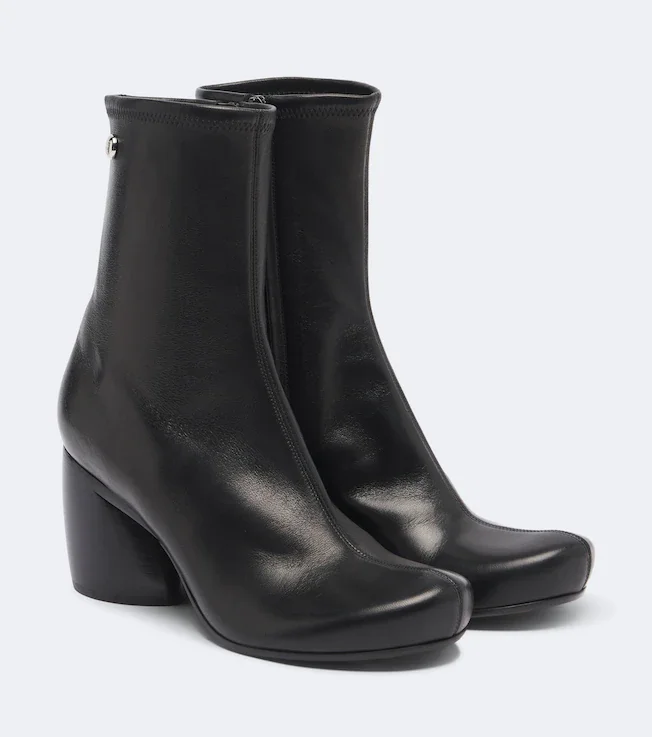 Oval leather ankle boots