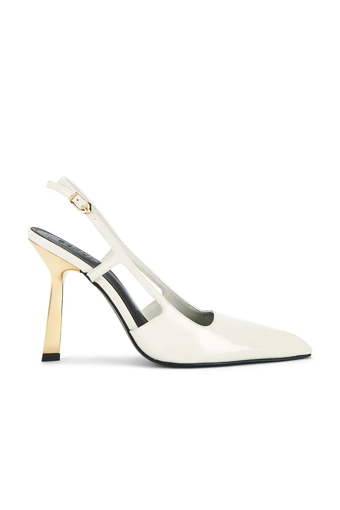 Sophia Pump in Sugar White