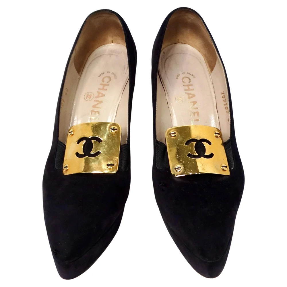 Pre-Owned Black Suede Interlocking CC Plate Loafer Heels