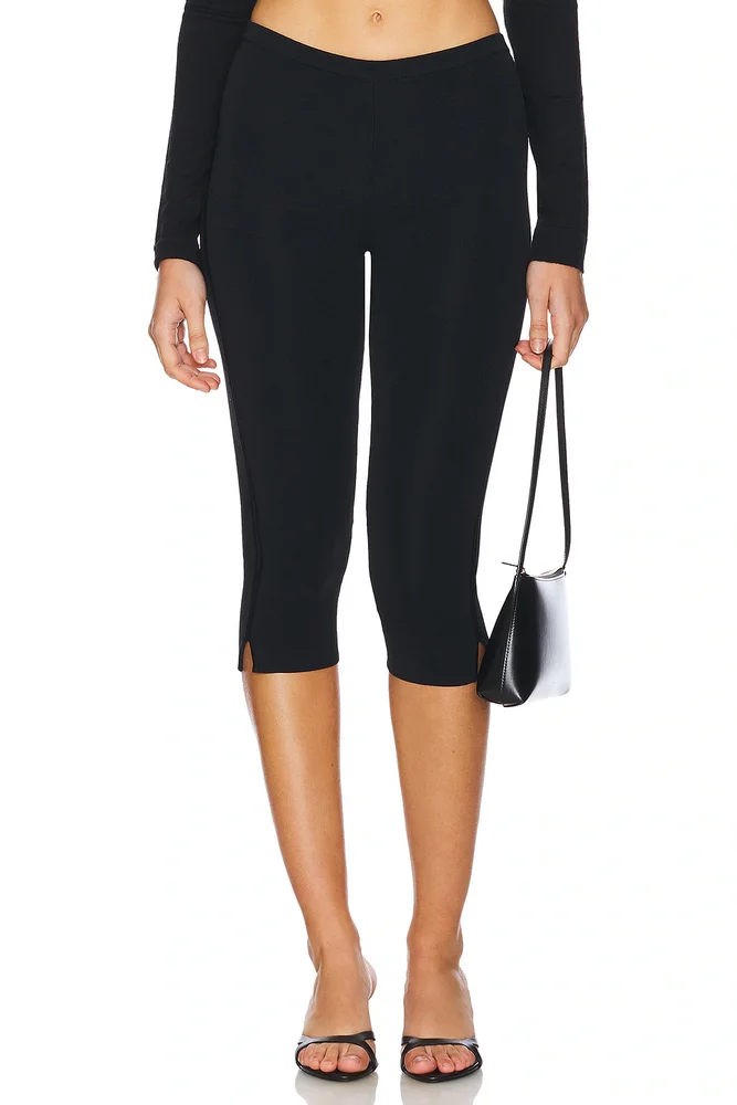 Maxine Capri