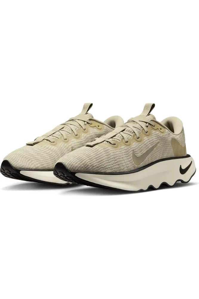 Motiva Walking Sneaker