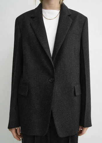 Wardrobe Icons TOTEME Tailored blazer charcoal