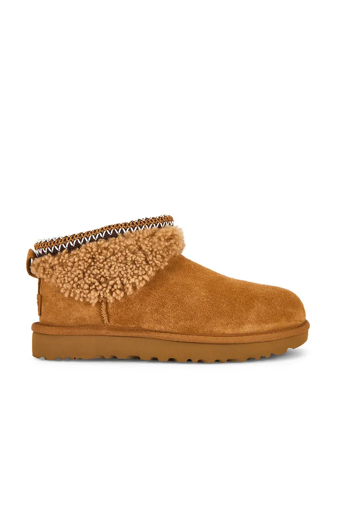 Classic Ultra Mini Maxi Curly Boot in Chestnut