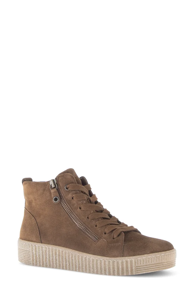 High Top Sneaker