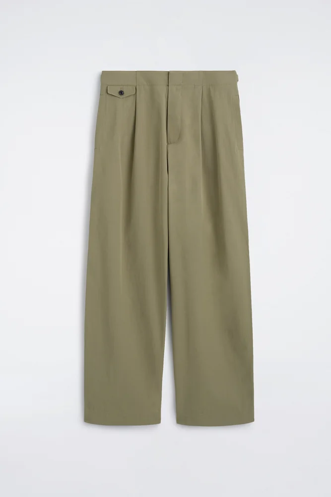 Relaxed-fit Double-pleated Chino Pant In Cotton For Men