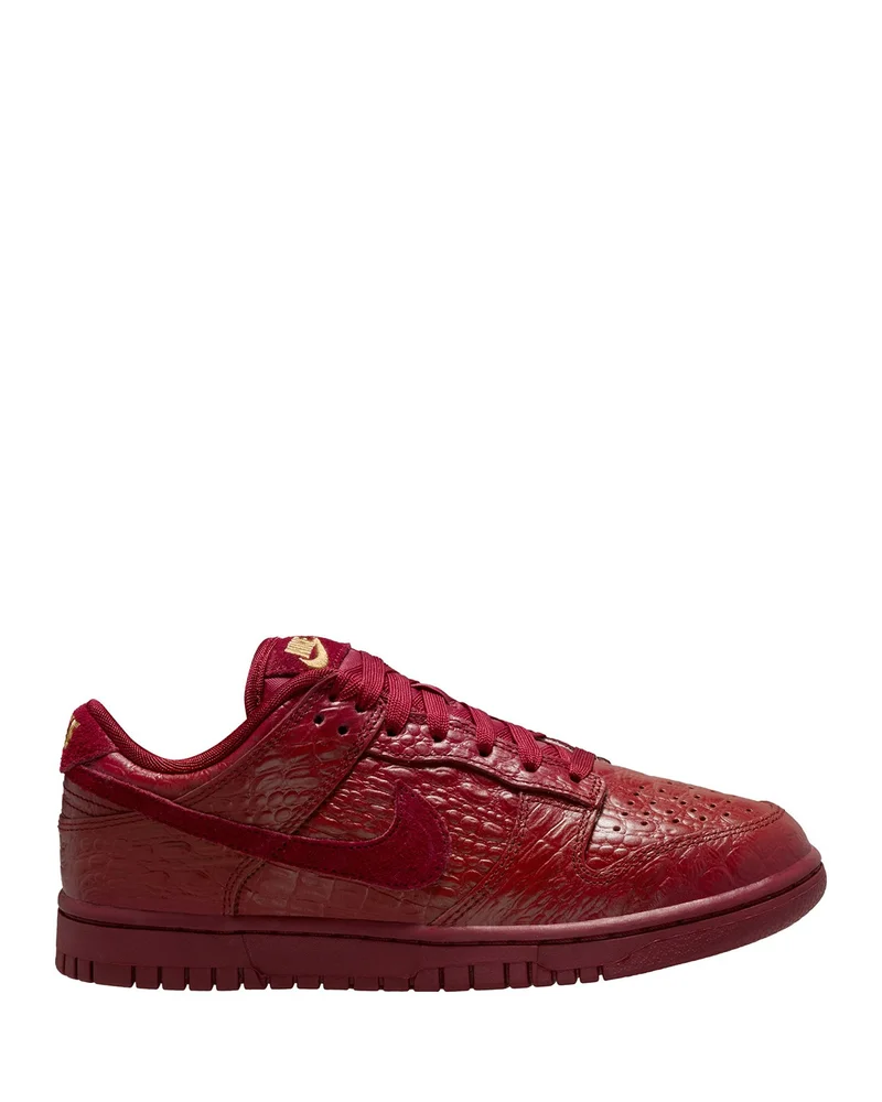 Dunk Low Sneakers